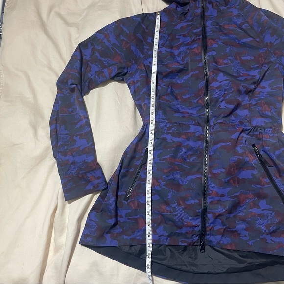 Lululemon Rain For Daze Jacket II Purple Camo Size 6 - Picture 16 of 16